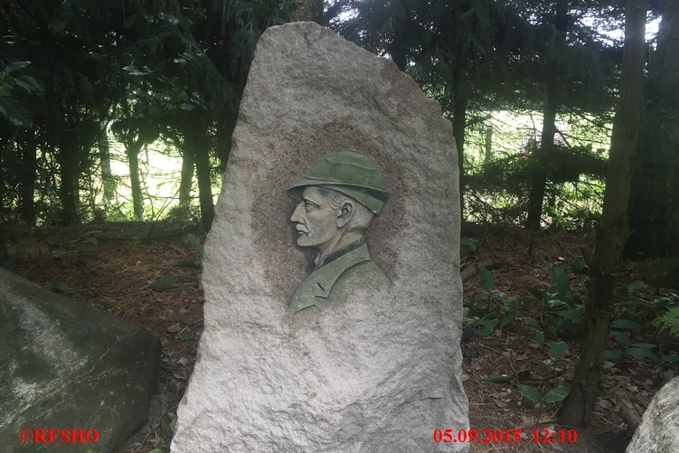 Lns Denkmal am Heiligen Hain